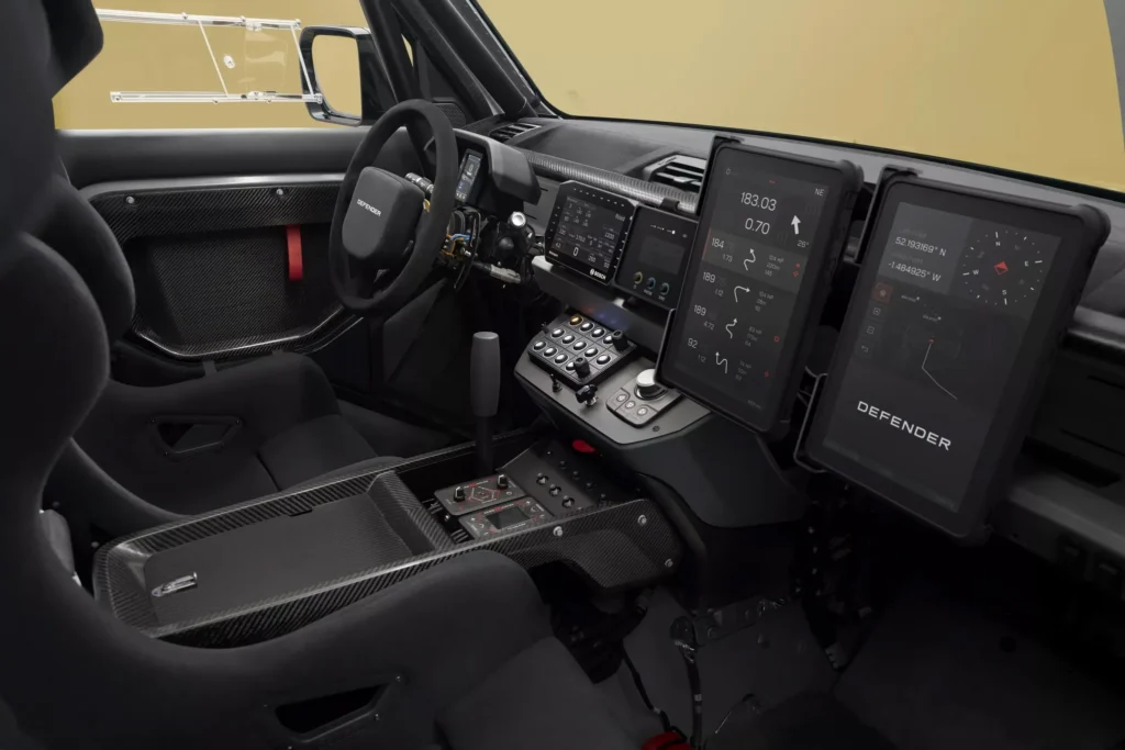 DEFENDER DAKAR D7X R INTERIOR 16X9 copy large